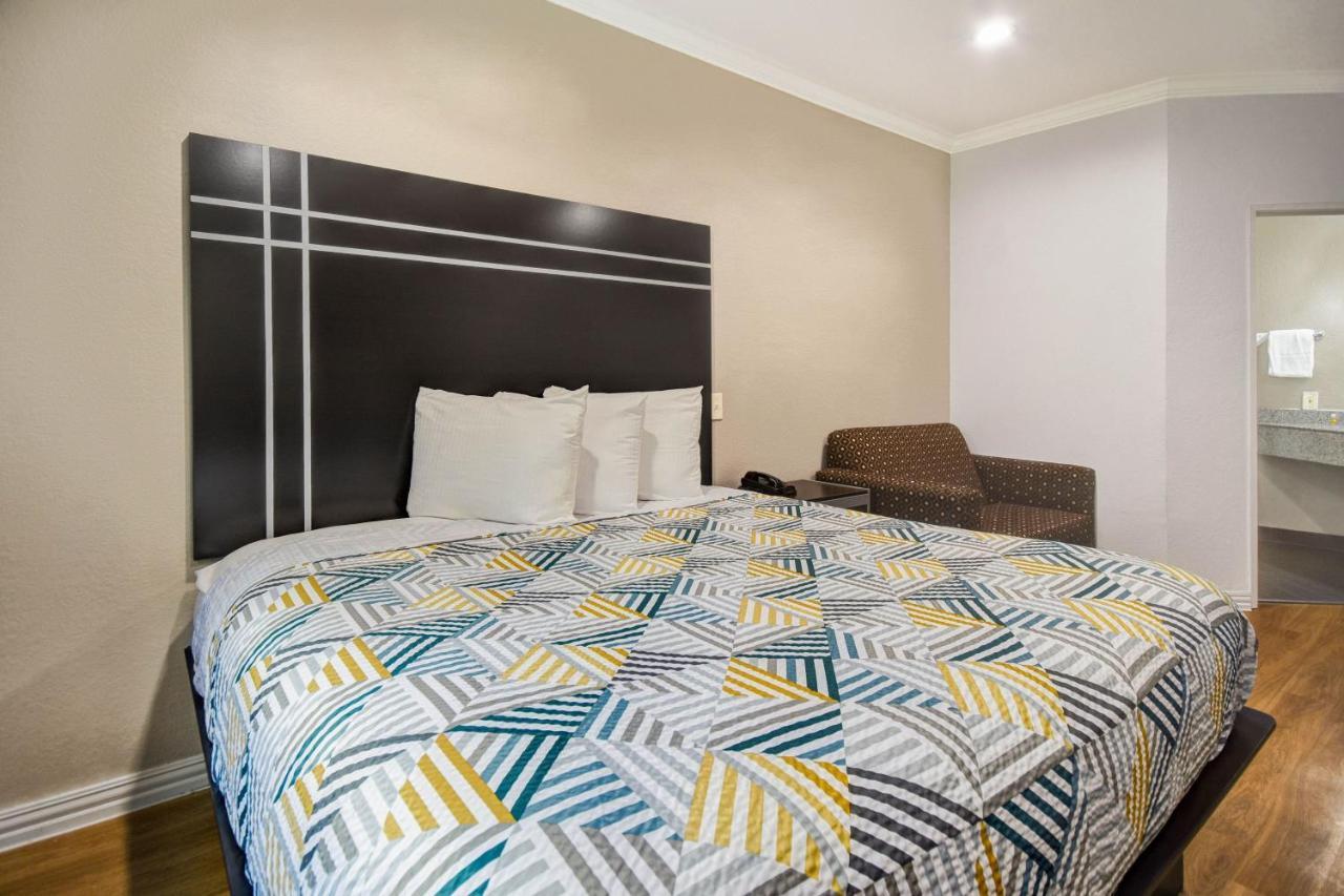 Hotel 6 Humble, Tx - Houston International Airport 2*