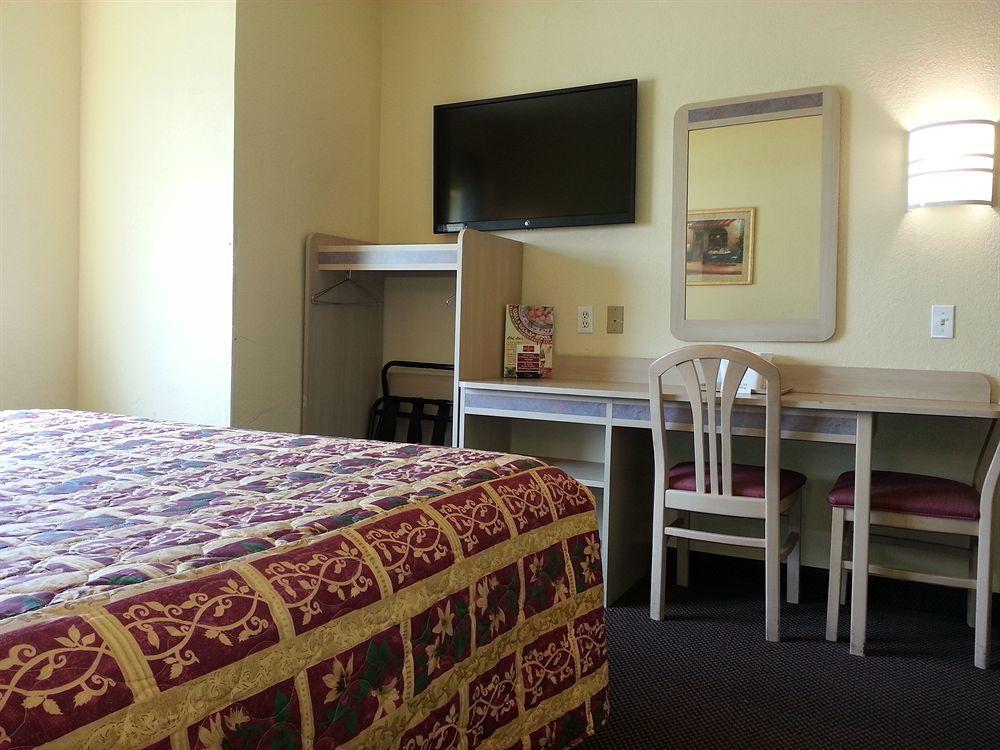 Hotel 6 Humble, Tx - Houston International Airport