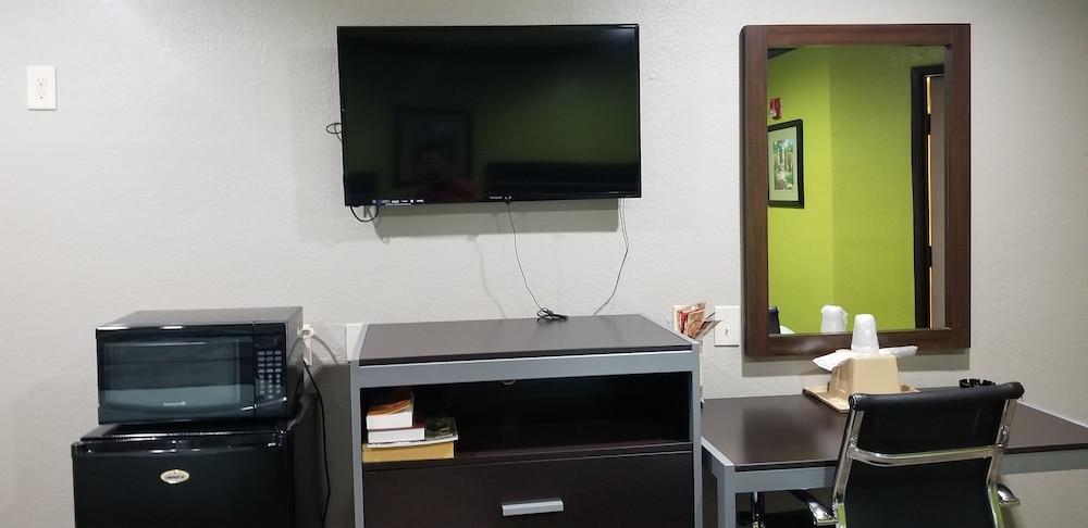 Hotel 6 Humble, Tx - Houston International Airport 2*
