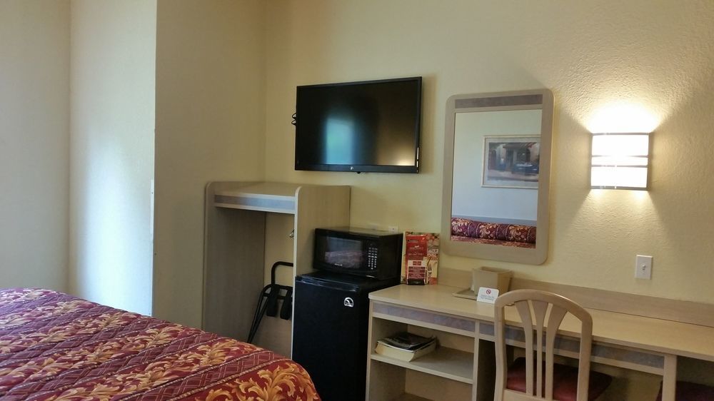 Hotel 6 Humble, Tx - Houston International Airport 2*