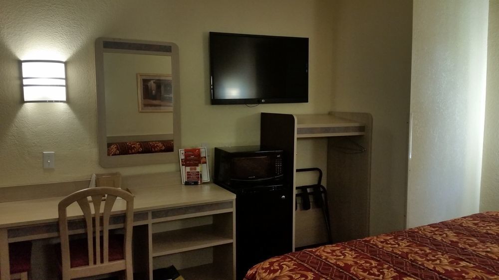 Hotel 6 Humble, Tx - Houston International Airport 2*