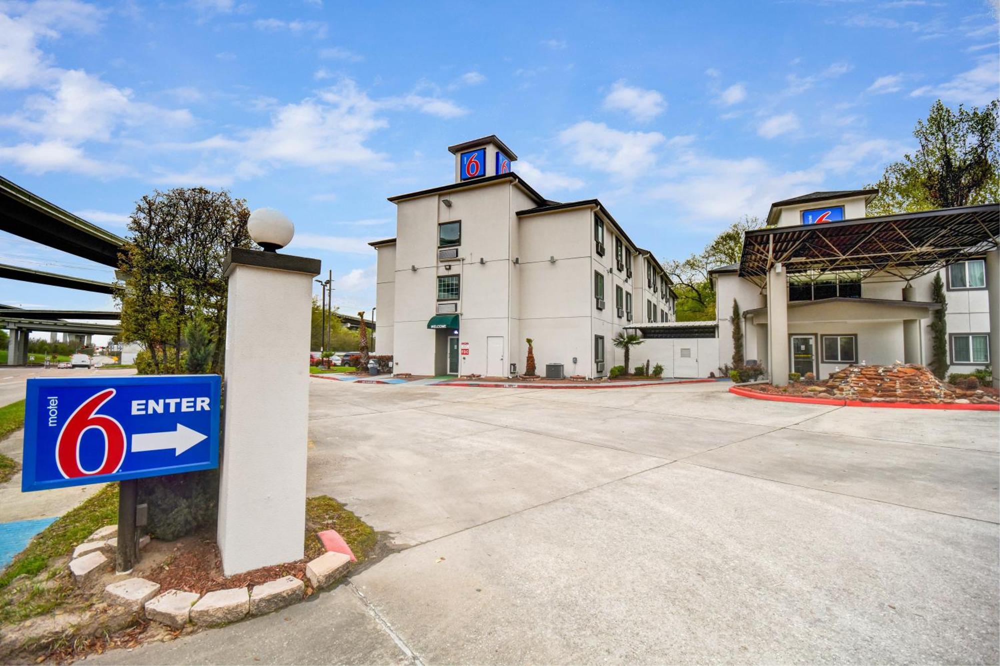 Hotel 6 Humble, Tx - Houston International Airport 4*